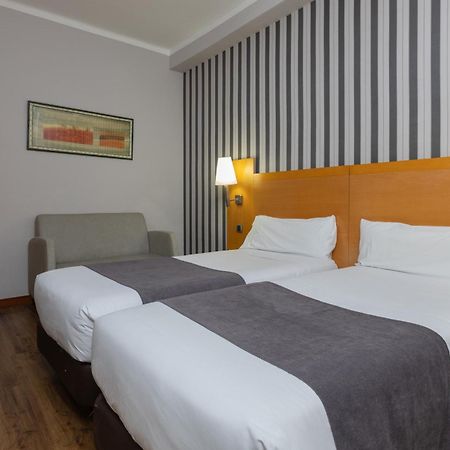 Hotel Lyon Βαρκελώνη Εξωτερικό φωτογραφία