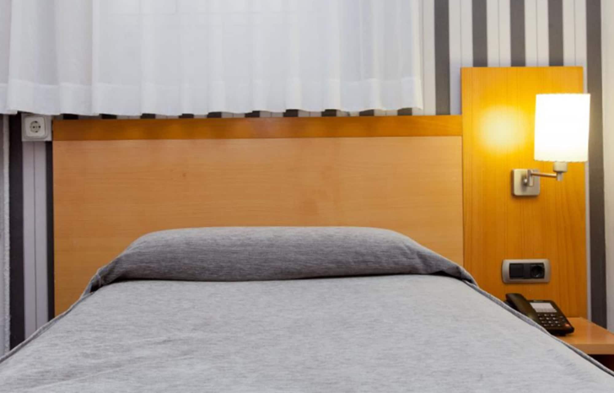 Hotel Lyon Βαρκελώνη Εξωτερικό φωτογραφία
