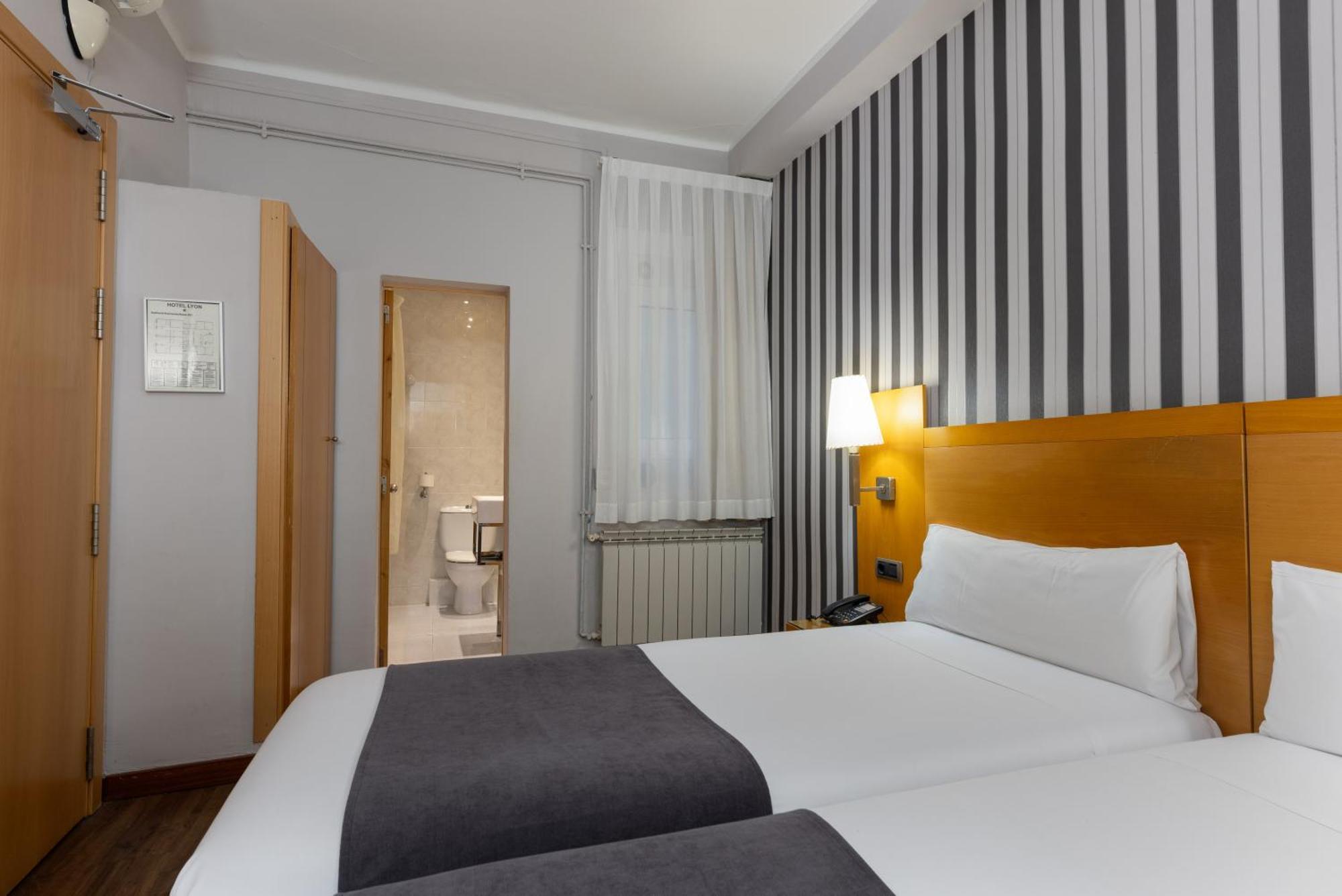 Hotel Lyon Βαρκελώνη Εξωτερικό φωτογραφία