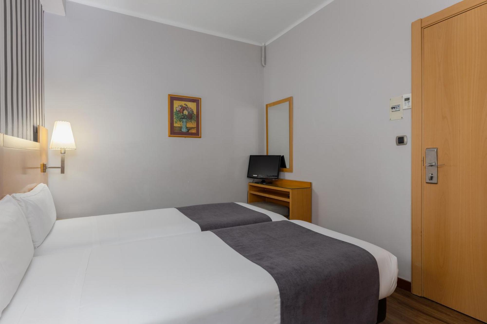 Hotel Lyon Βαρκελώνη Εξωτερικό φωτογραφία