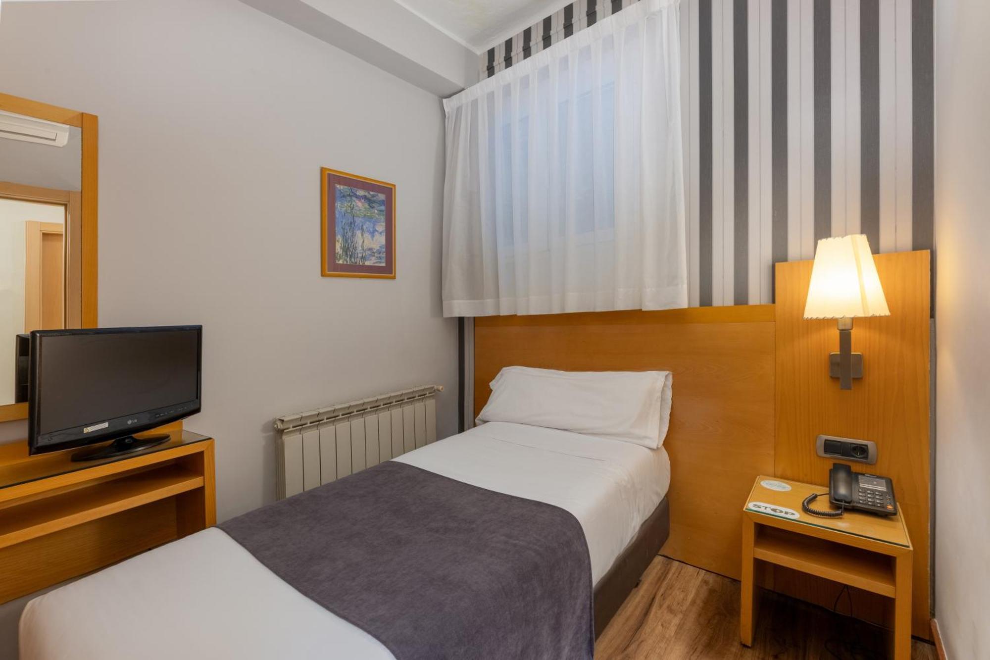 Hotel Lyon Βαρκελώνη Εξωτερικό φωτογραφία