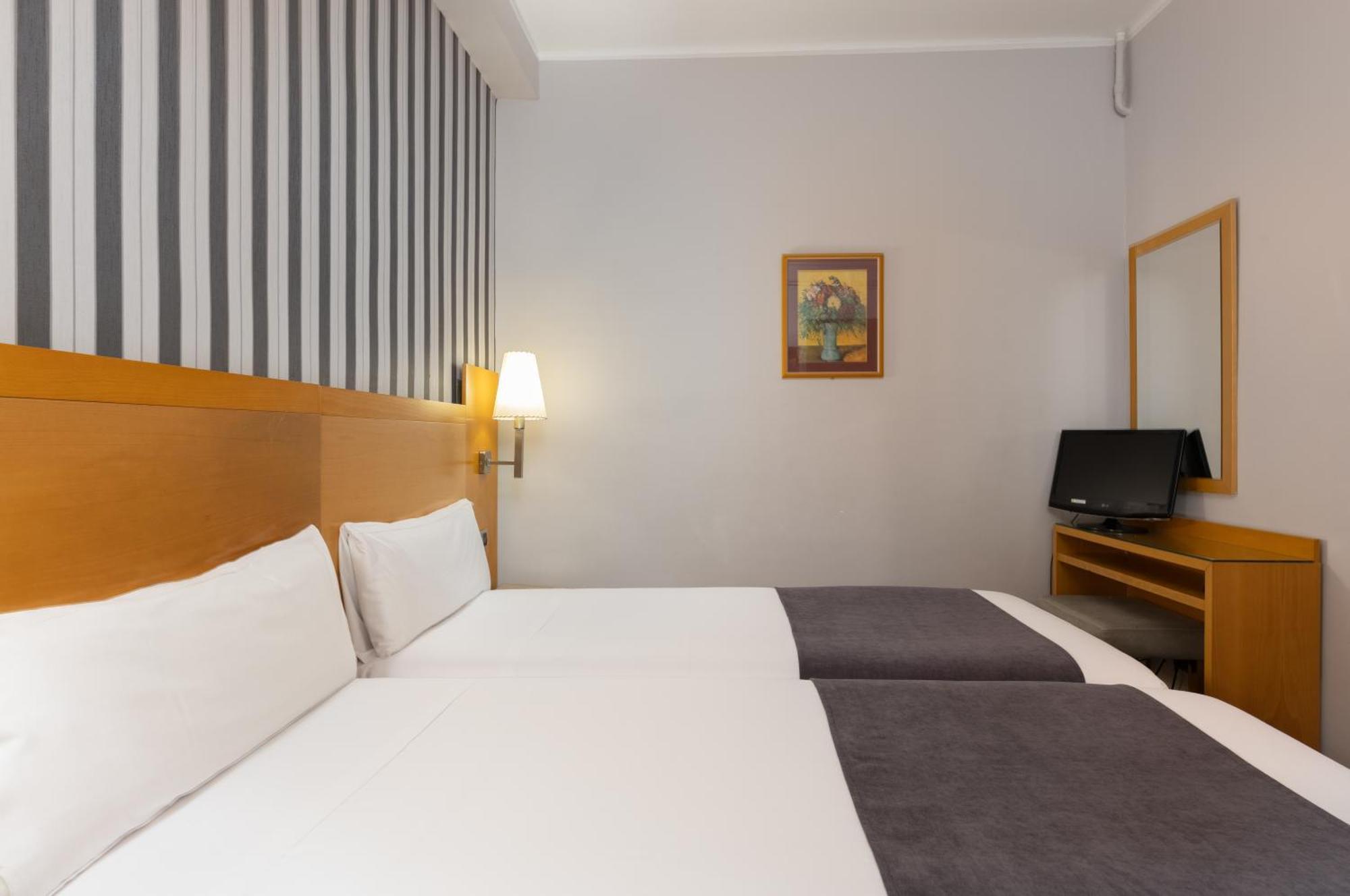 Hotel Lyon Βαρκελώνη Εξωτερικό φωτογραφία