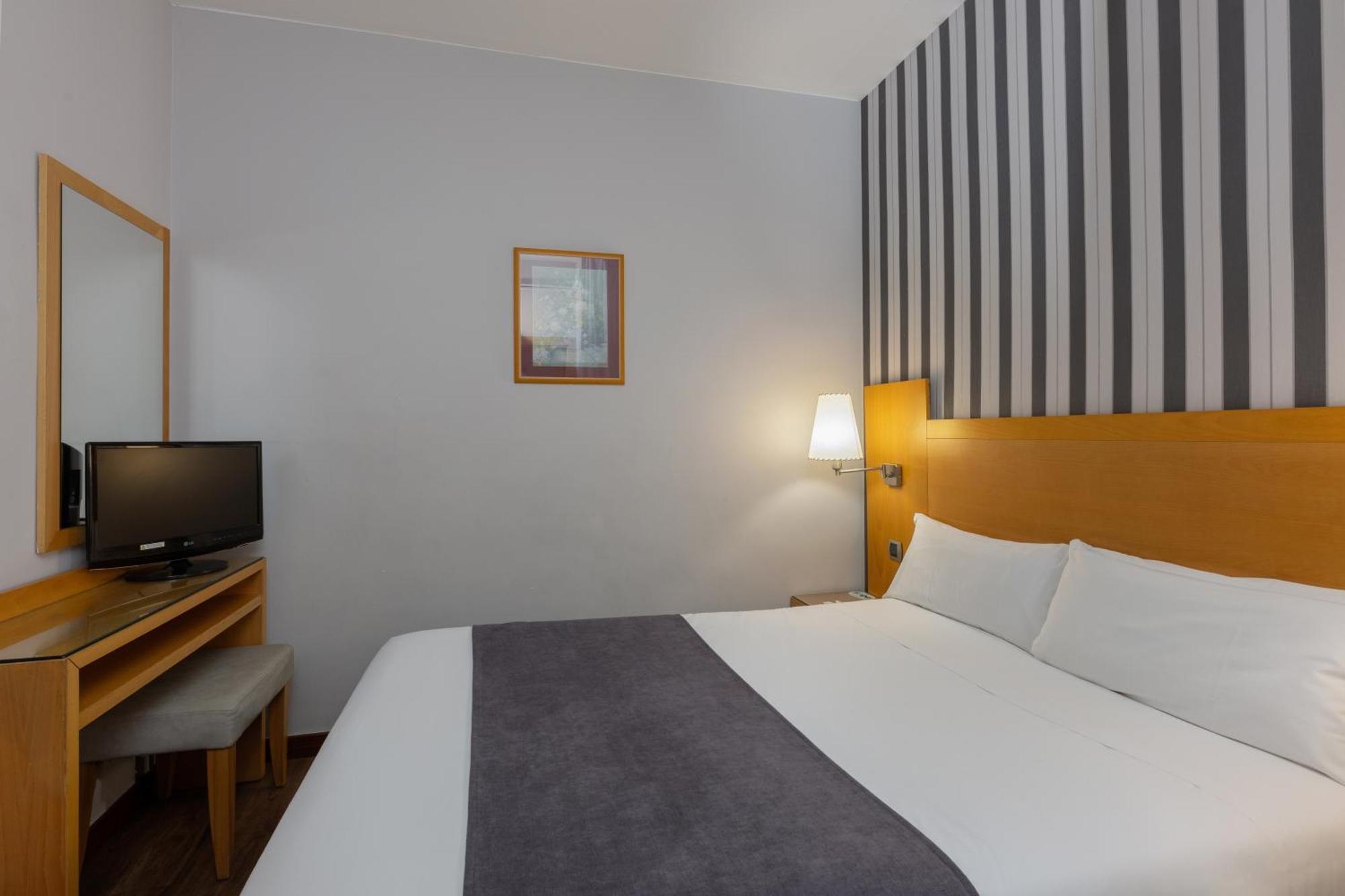 Hotel Lyon Βαρκελώνη Εξωτερικό φωτογραφία