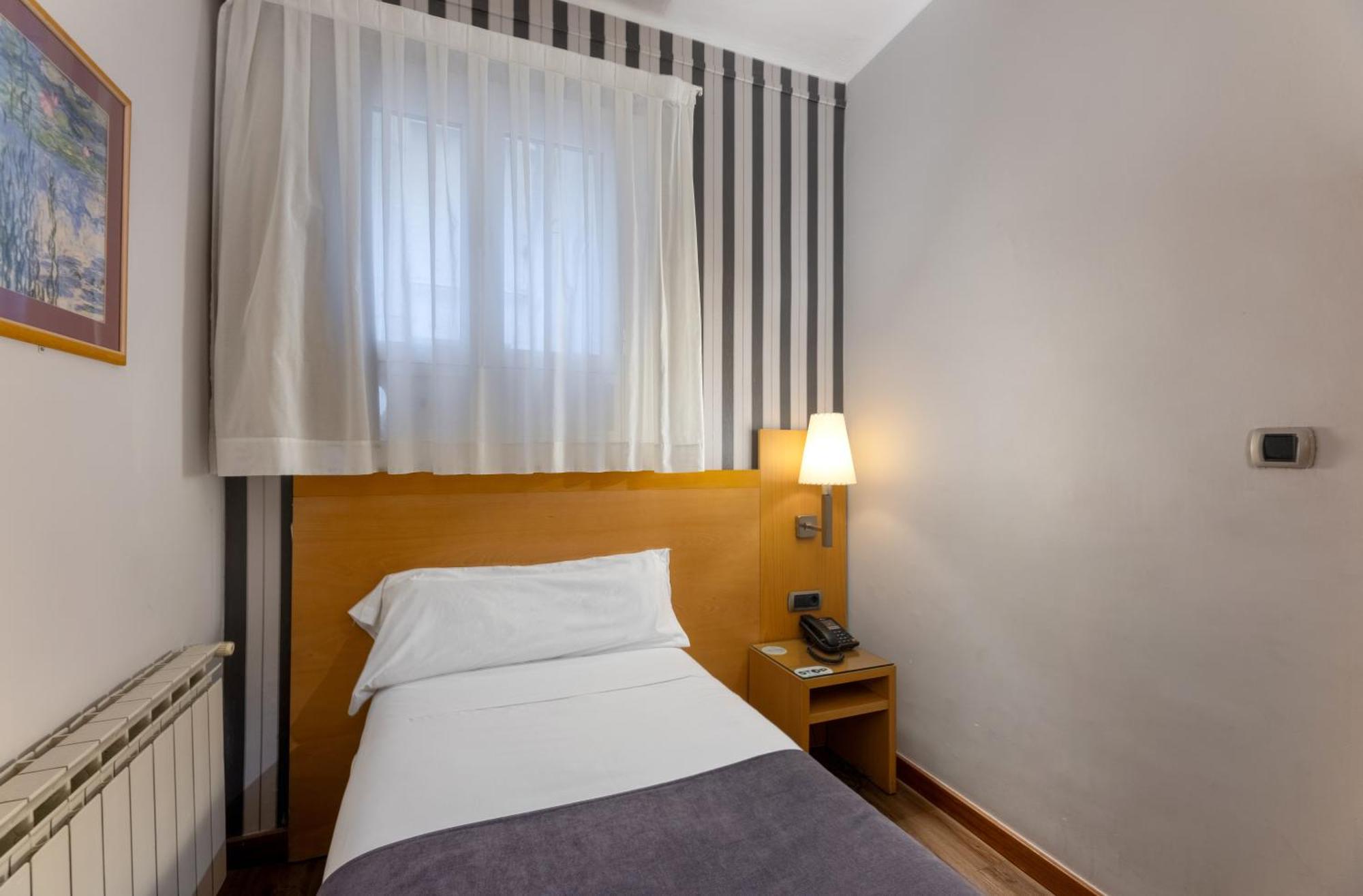 Hotel Lyon Βαρκελώνη Εξωτερικό φωτογραφία