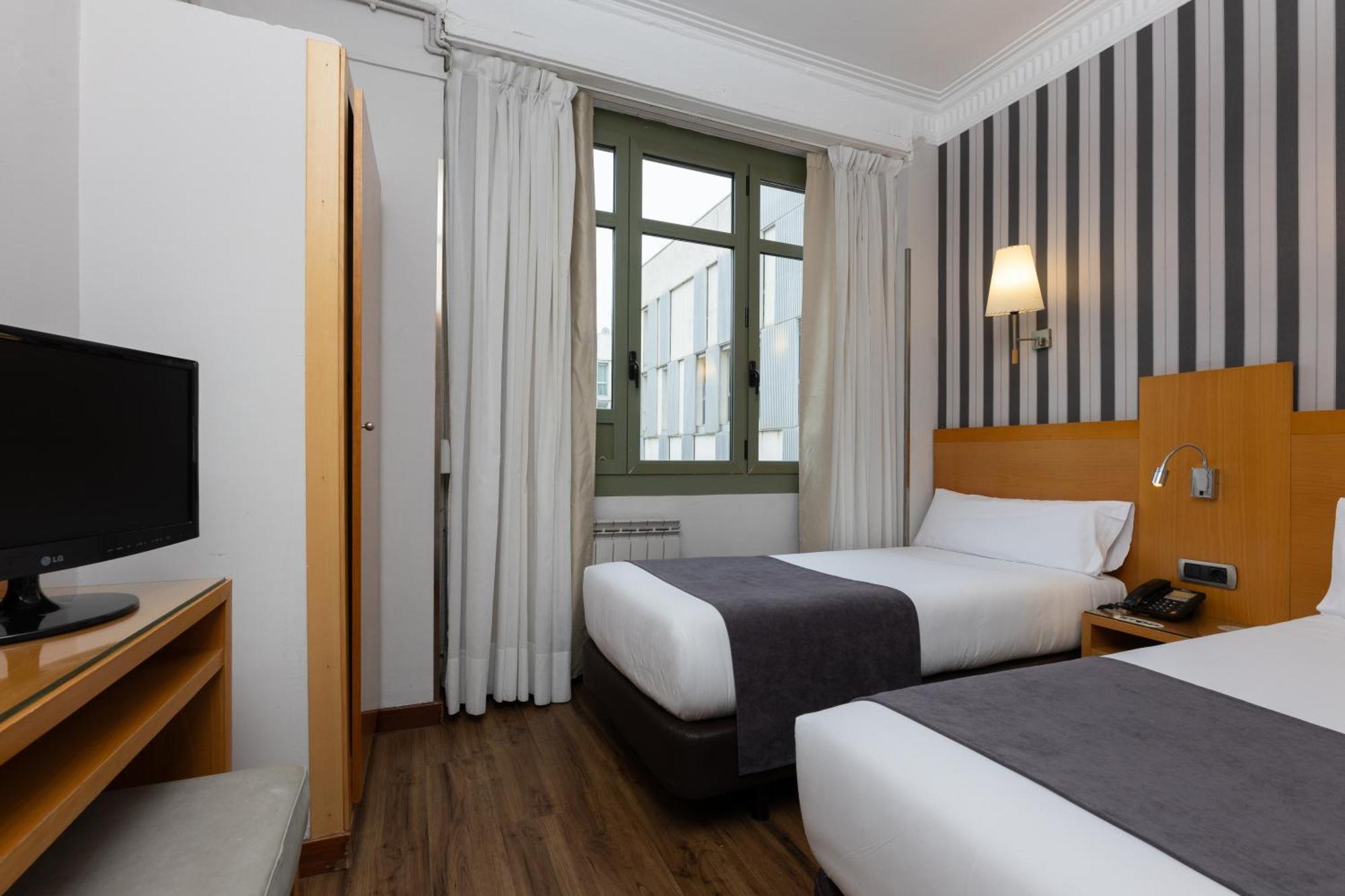 Hotel Lyon Βαρκελώνη Εξωτερικό φωτογραφία