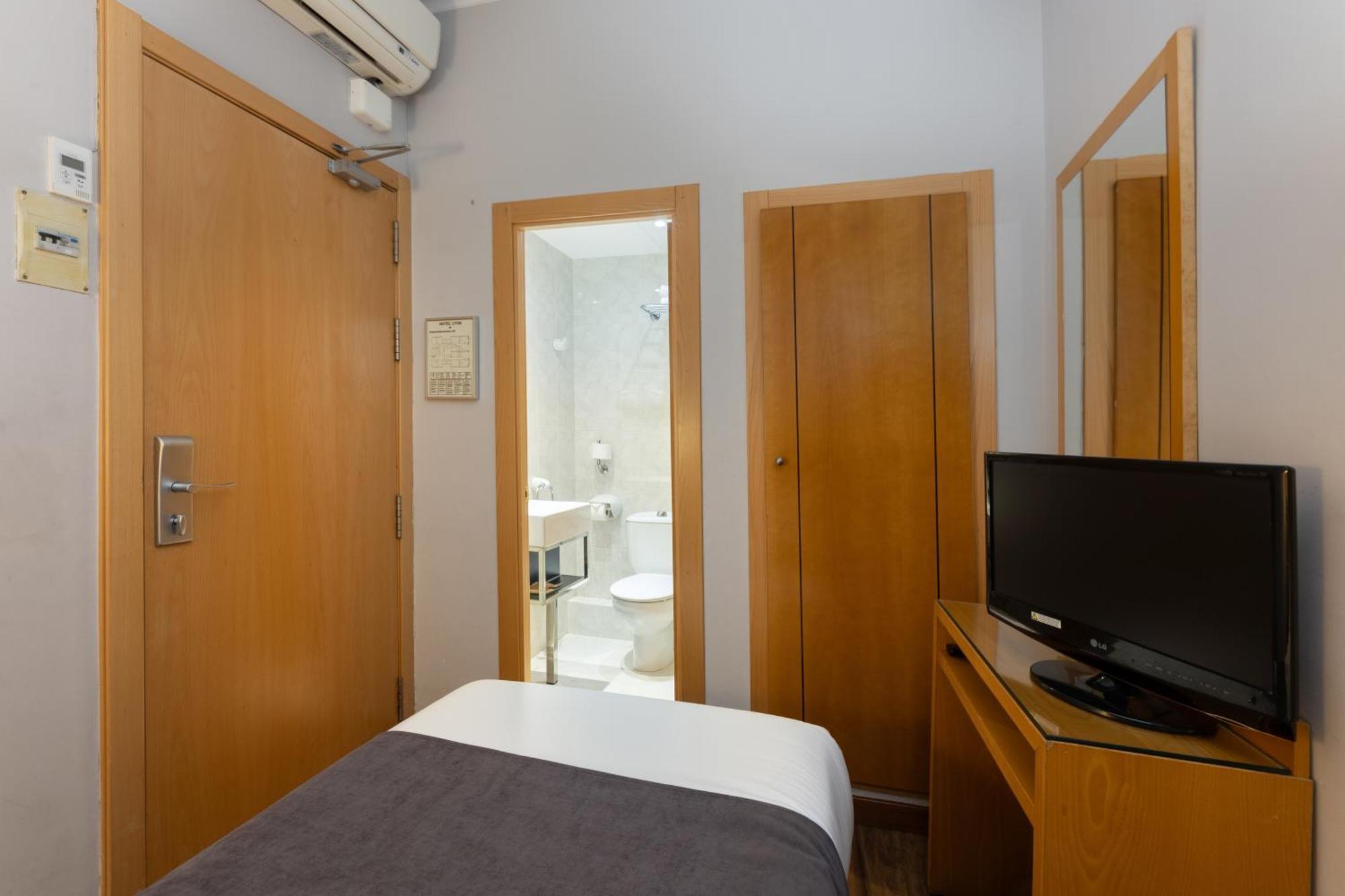 Hotel Lyon Βαρκελώνη Εξωτερικό φωτογραφία