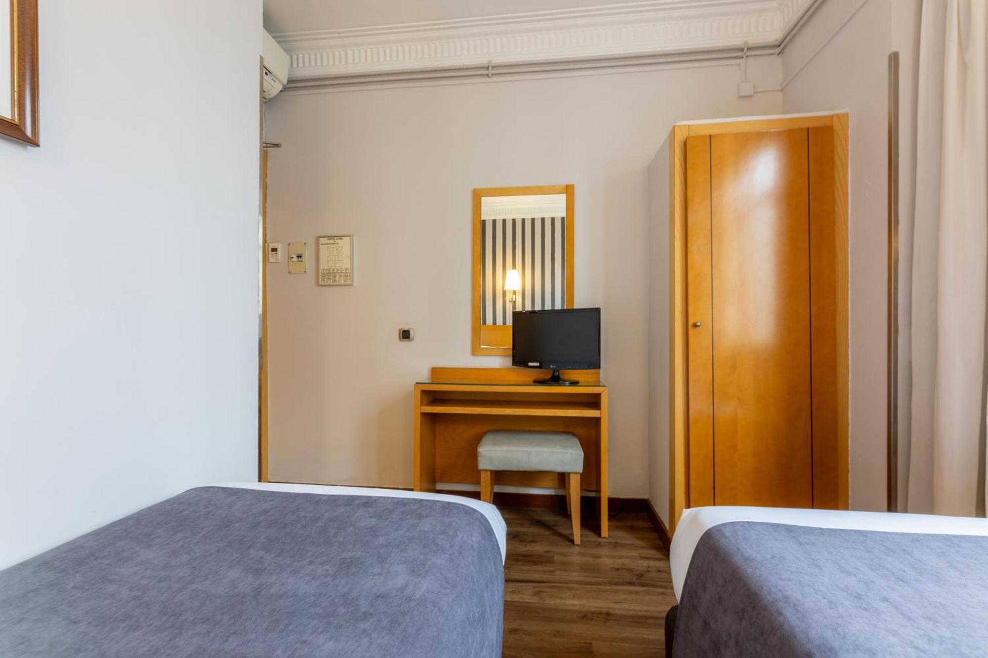 Hotel Lyon Βαρκελώνη Εξωτερικό φωτογραφία