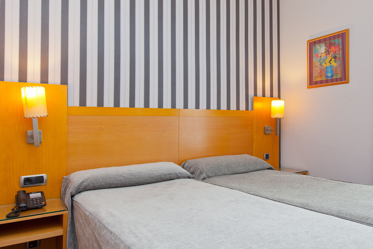Hotel Lyon Βαρκελώνη Εξωτερικό φωτογραφία