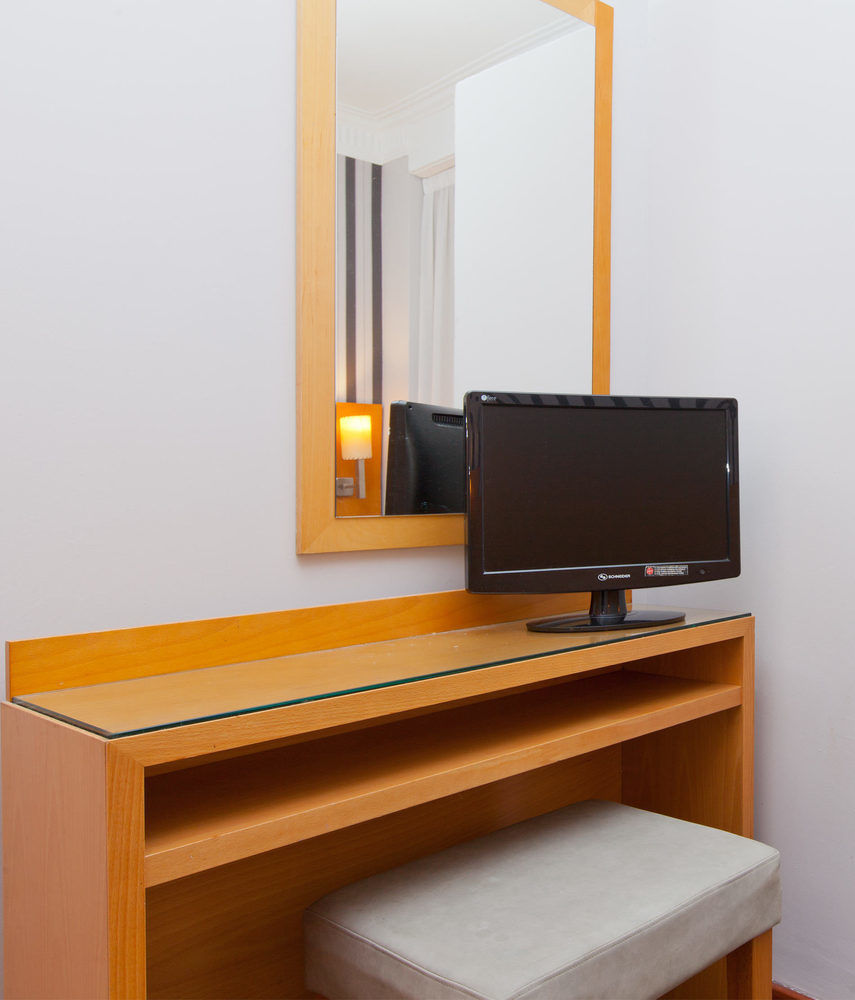 Hotel Lyon Βαρκελώνη Εξωτερικό φωτογραφία