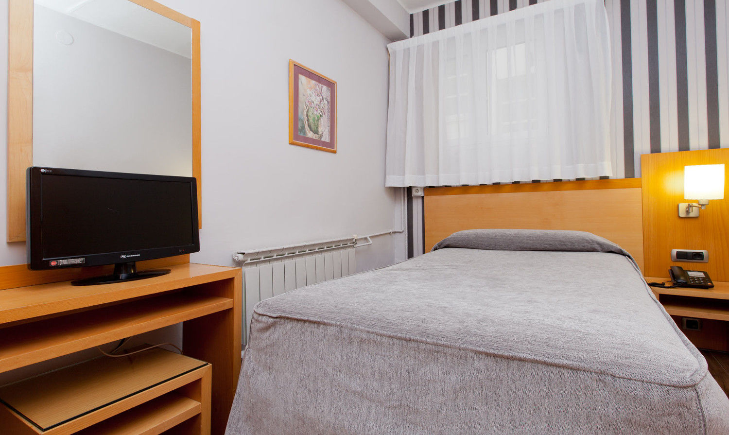 Hotel Lyon Βαρκελώνη Εξωτερικό φωτογραφία